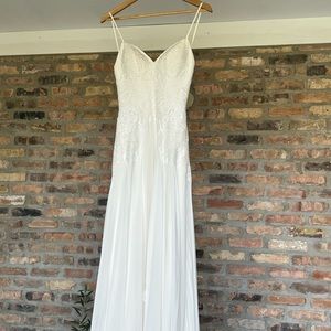 Beautiful Stella York Wedding Dress. NEVER WORN!
